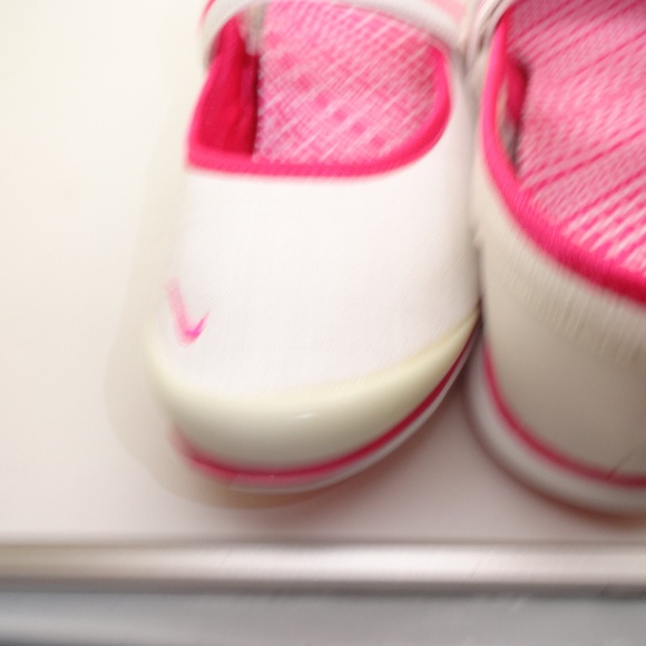 Nike NWT Mary Jane Size 6 White Sneakers Shoes - Picture 8 of 15